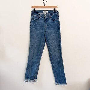 abercrombie & fitch // the 90s straight mid rise curve love // 28 / 6L
